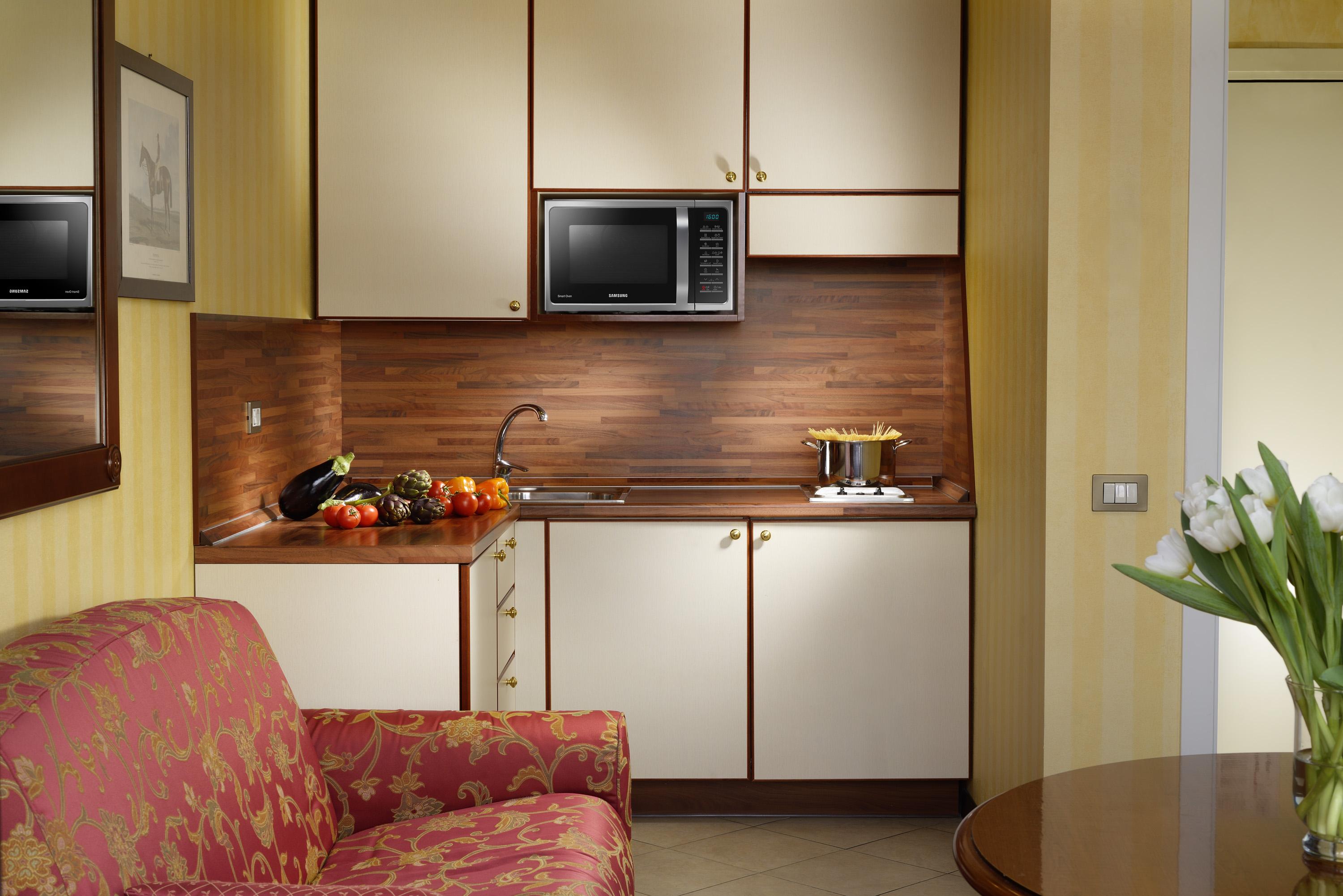 Unaway And Linea Uno 4*