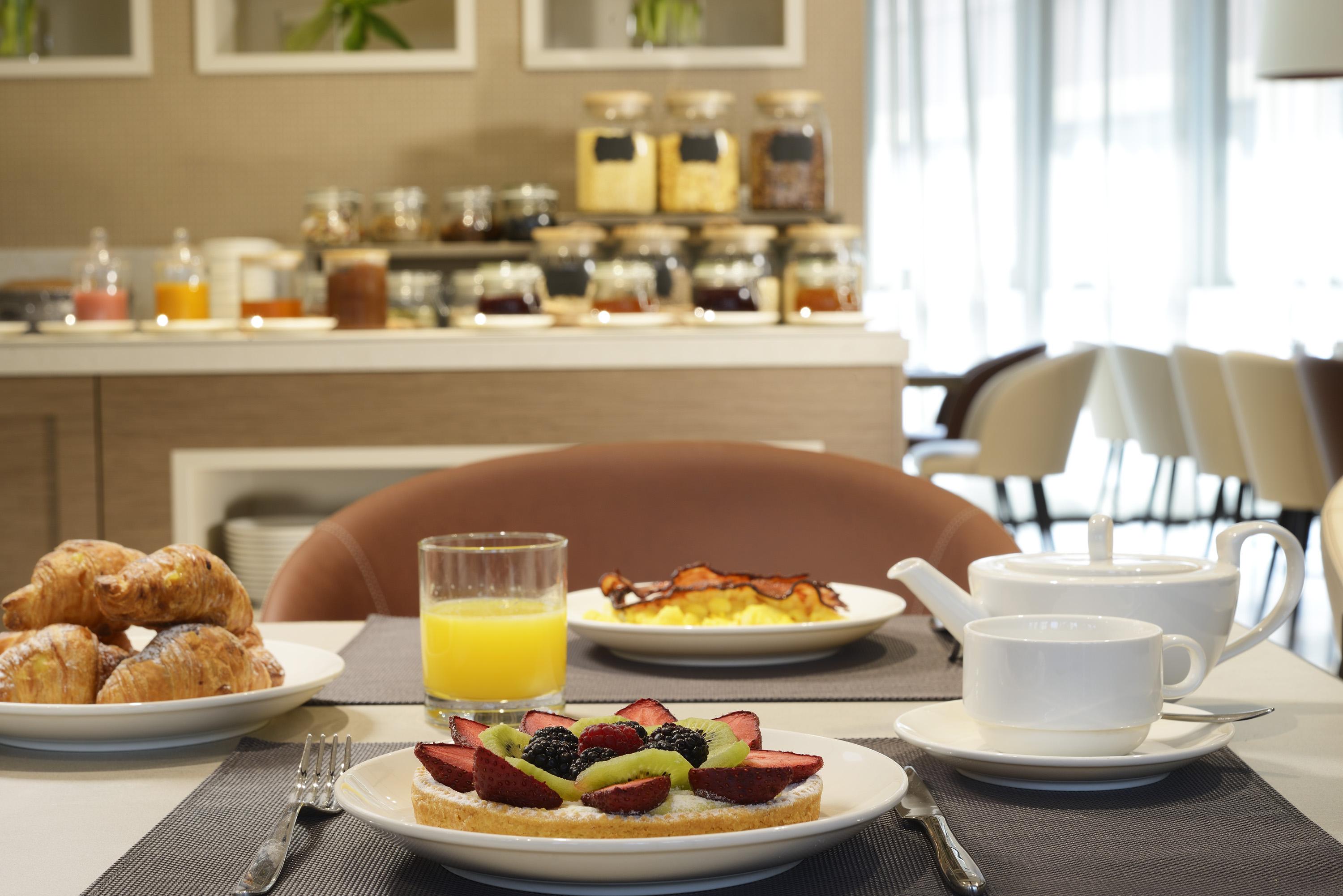 Hotel Unaway And Linea Uno 4*
