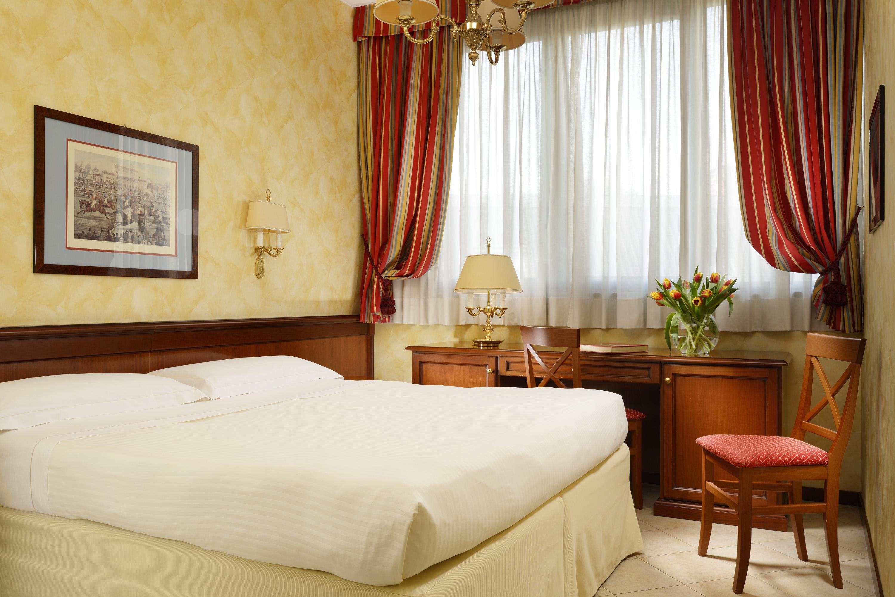 Hotel Unaway And Linea Uno 4*