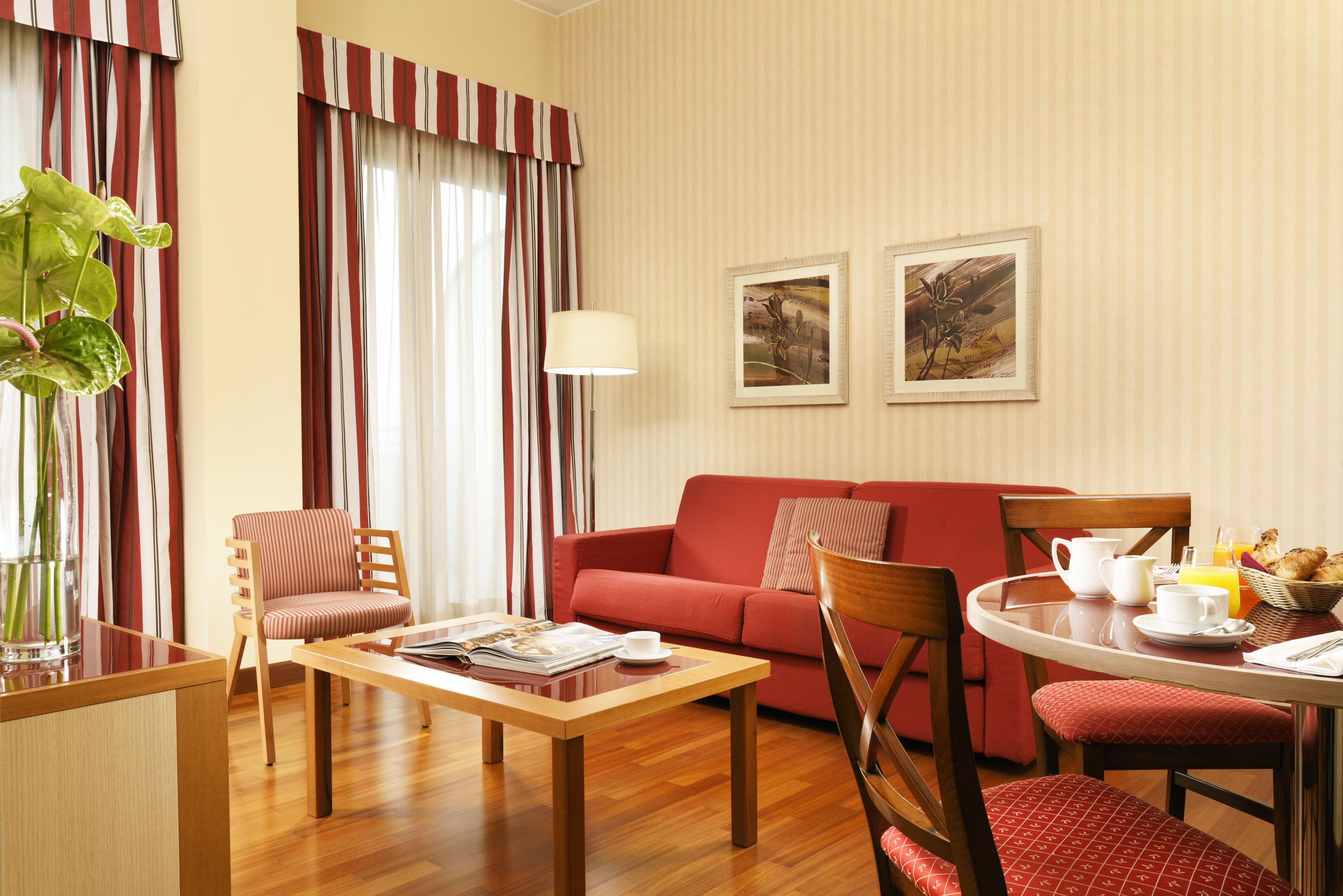 Aparthotel Unaway & Quark Due 4*