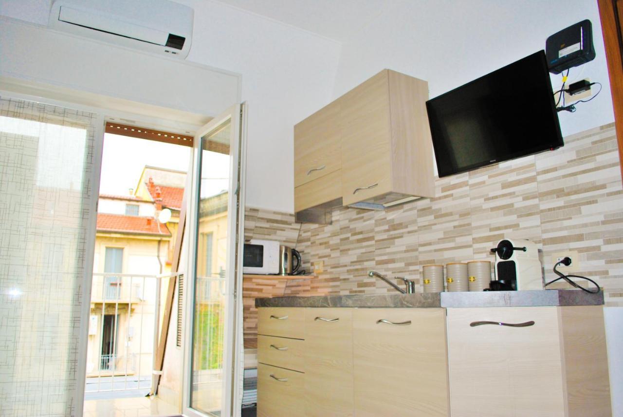 Shopping Street Apartment Milan