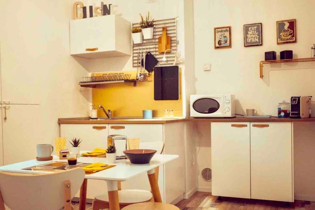 Casa Navi - Typical House By Navigli * Milan