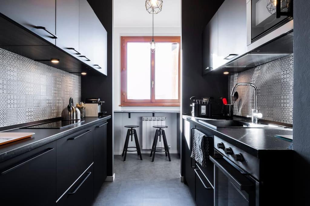 Black & White Flat In Naviglio/ Porta Genova Appartamento