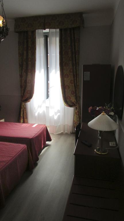 Johnny 3* Milan