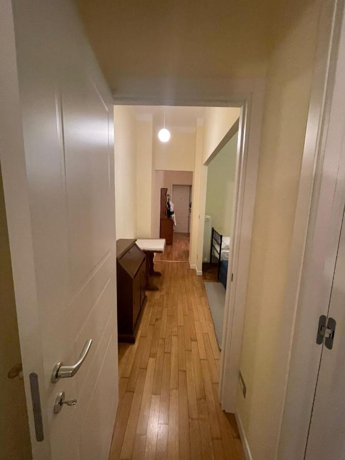Easy Italy Balcony Apartment Milan