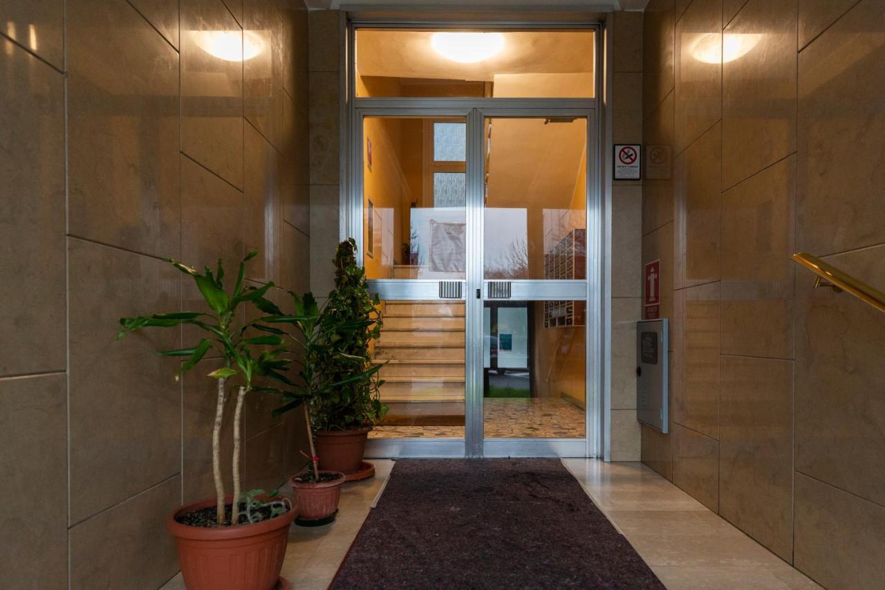 The - Floor Apartment *