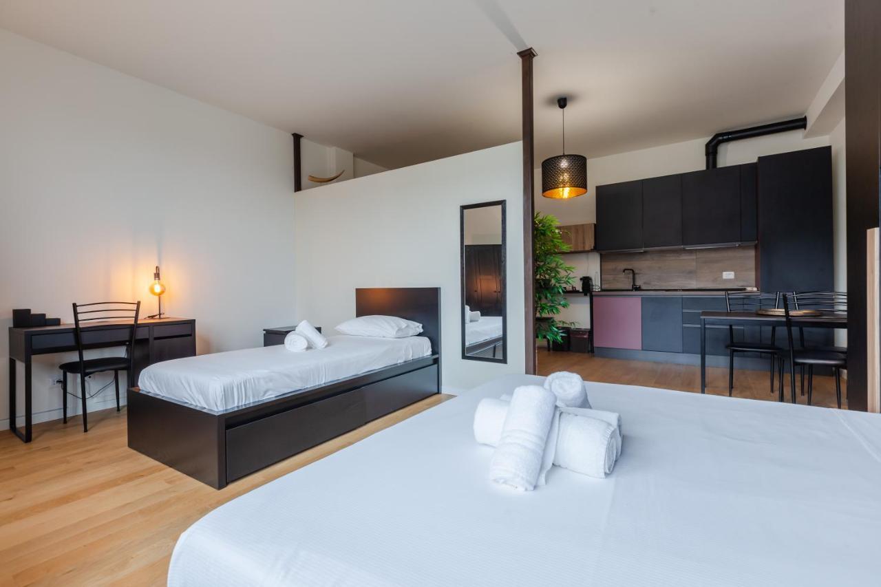 Stylish & Modern Studio *