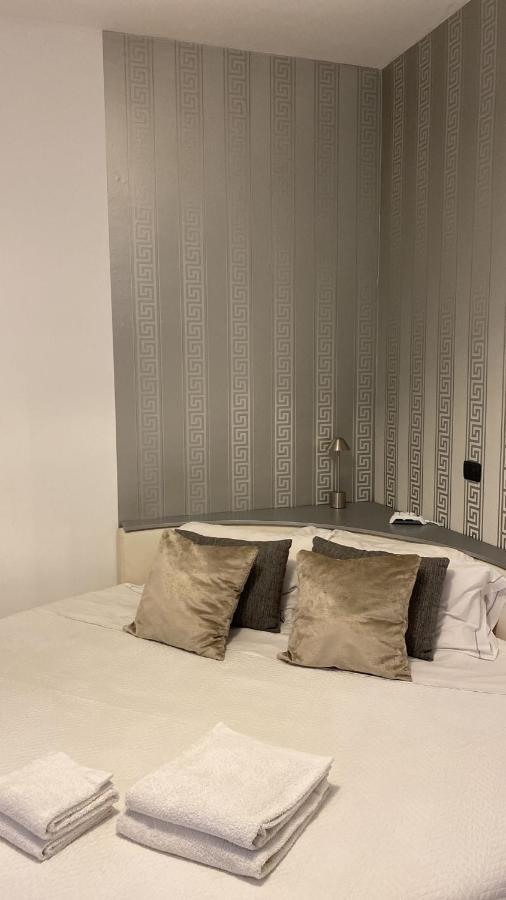 Oasi House * Milan