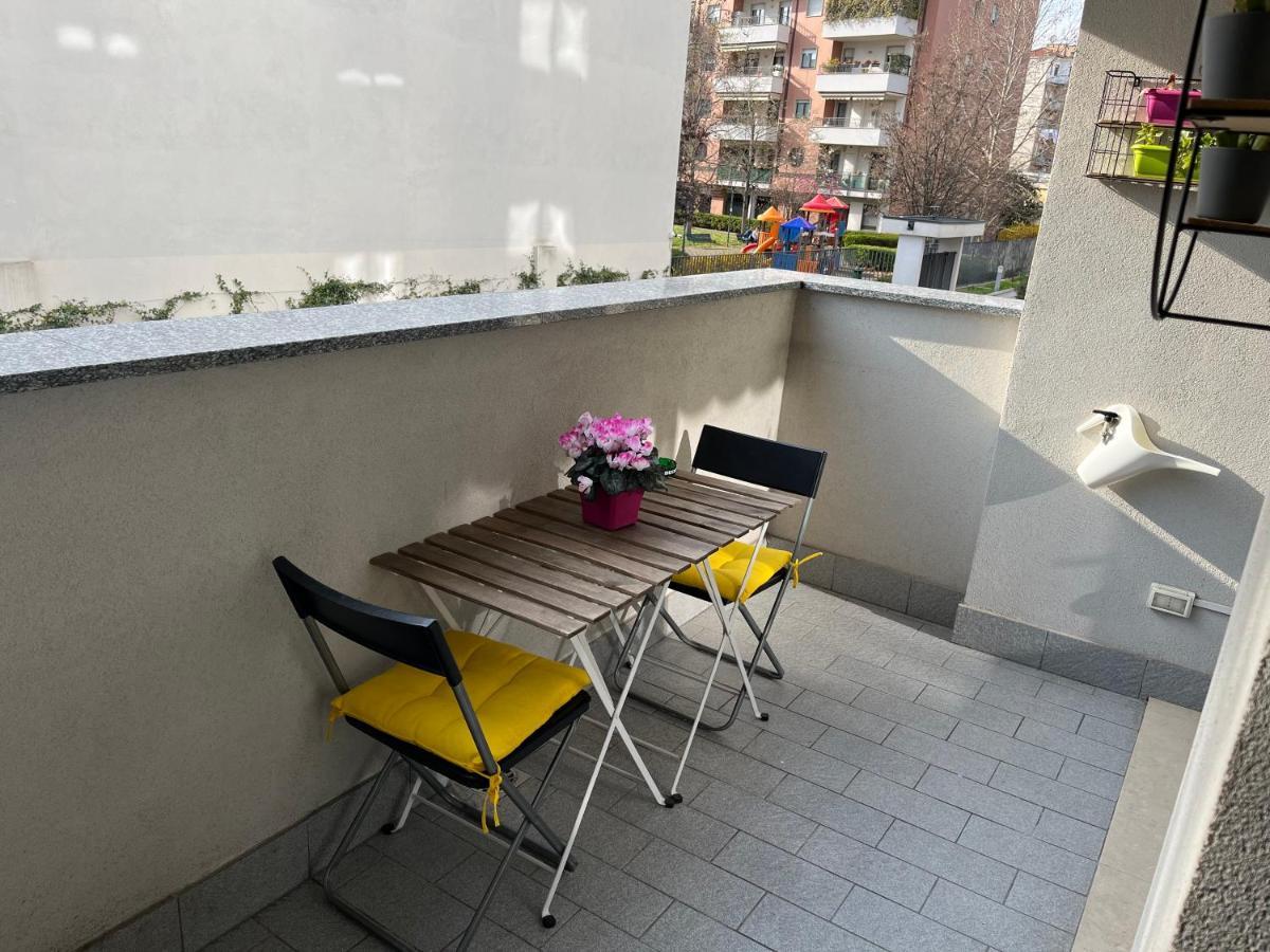 Sulla Metro 3 Gialla Maciachini Milan