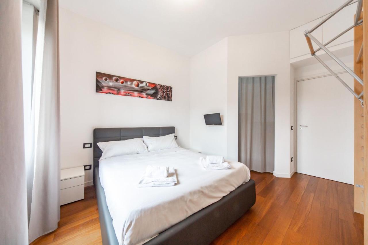 Easylife - Lussuoso Trilocale Con Balcone E Vasca Idromassaggio In Zona Barona Appartamento Milano
