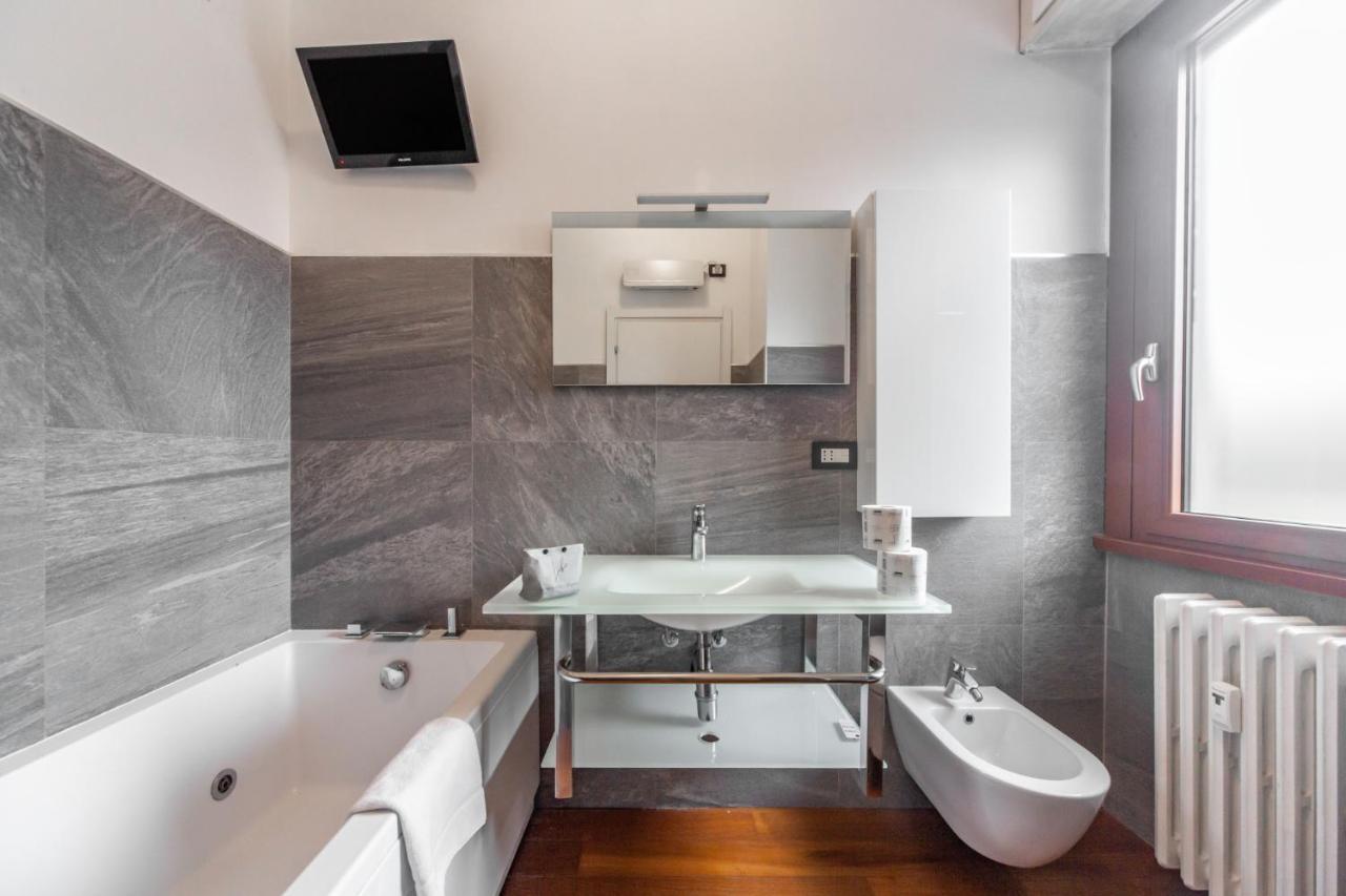 Easylife - Lussuoso Trilocale Con Balcone E Vasca Idromassaggio In Zona Barona Milano