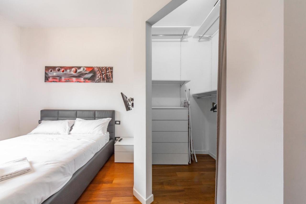 Easylife - Lussuoso Trilocale Con Balcone E Vasca Idromassaggio In Zona Barona Appartamento Milano