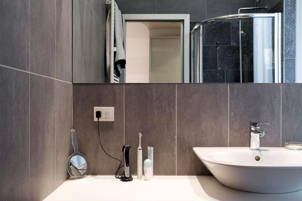 Real Jewel Next To Cenacolo And Cadorna Station Apartment Milan