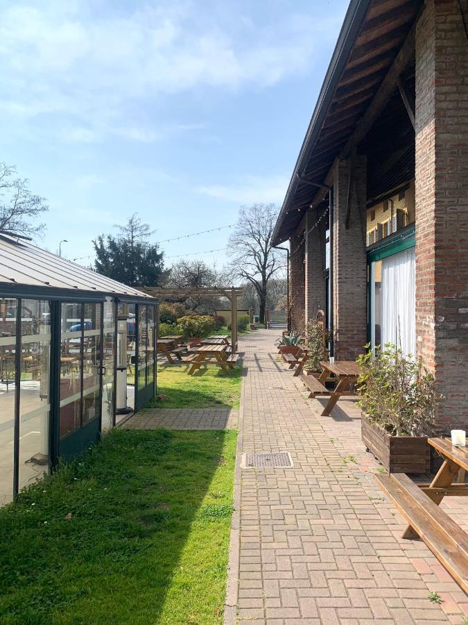 Cascina Bellaria Hostel *