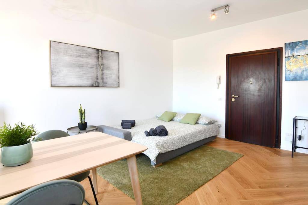 Apartment Luminoso Bilocale Con Terrazzino Milan