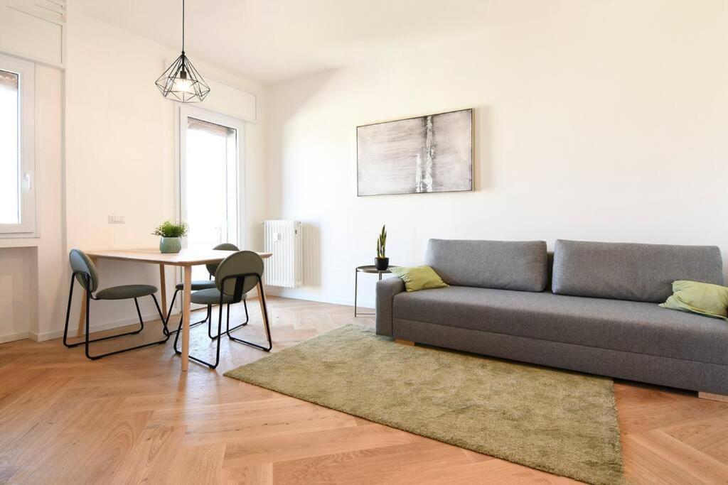 Luminoso Bilocale Con Terrazzino Apartment *