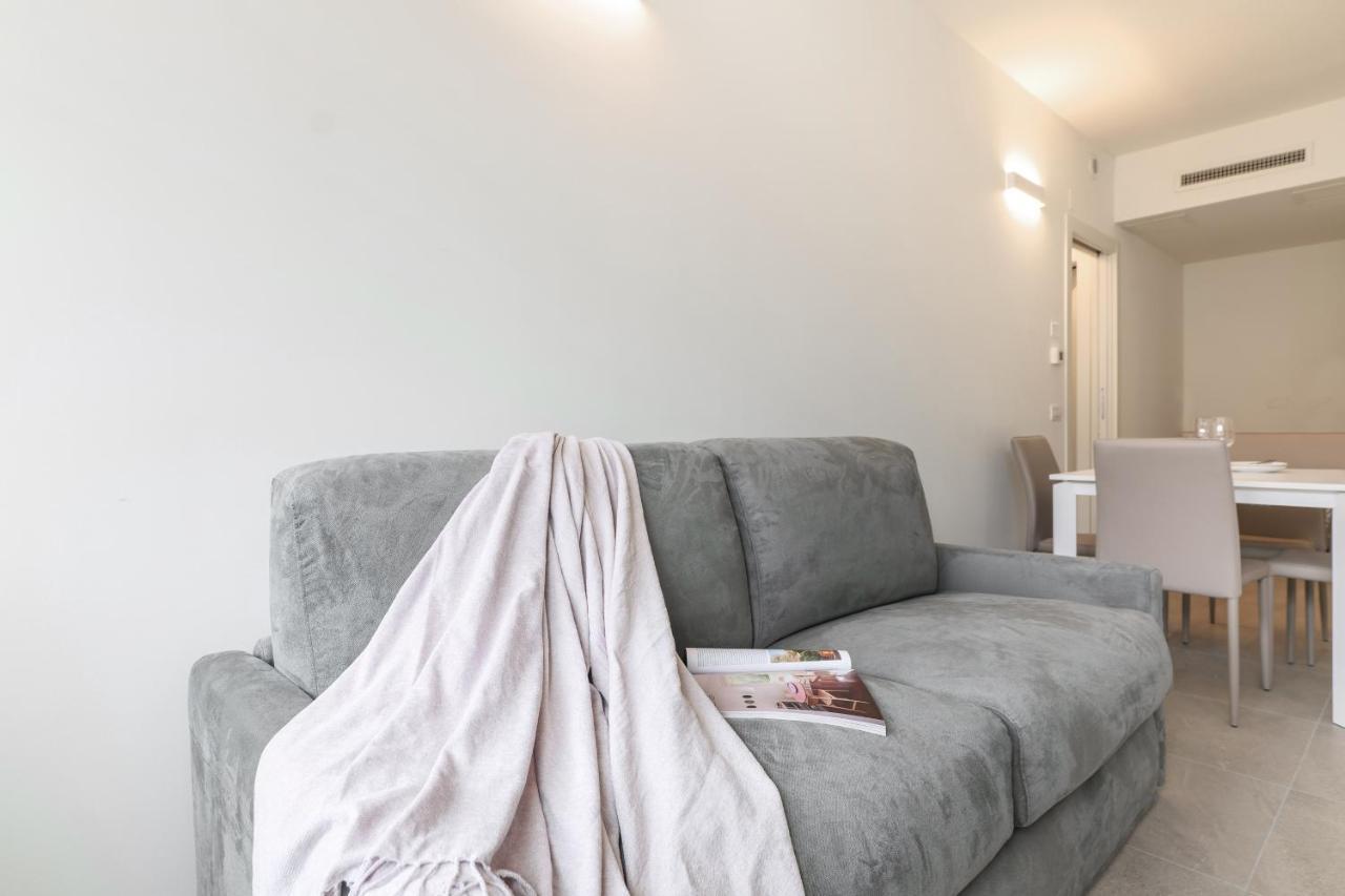 Contempora - Rosellini 6a * Milan