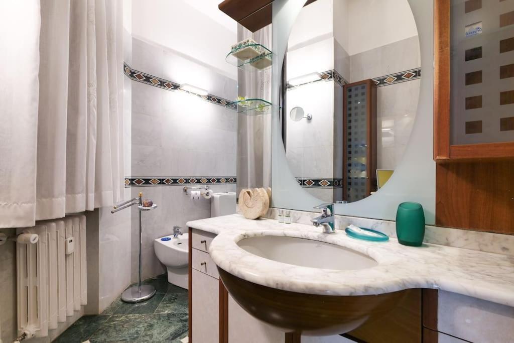 Large And Elegant In Missori Duomo Apartment Milan