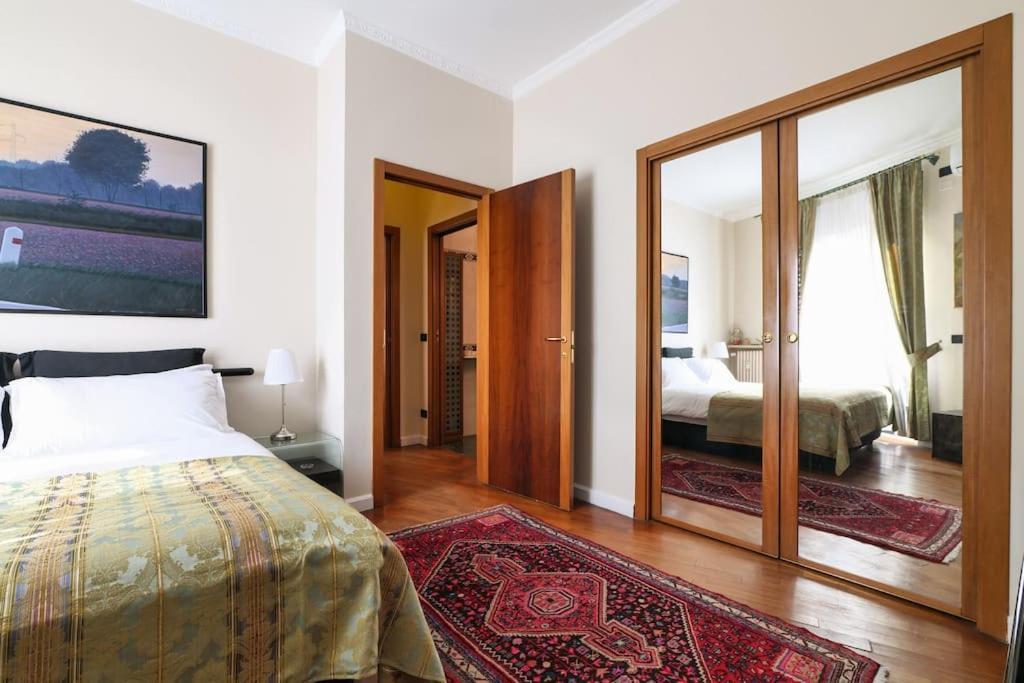 Large And Elegant In Missori Duomo Apartment Milan