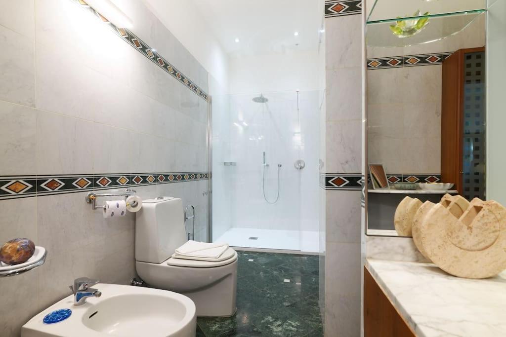 Large And Elegant In Missori Duomo Apartment Milan
