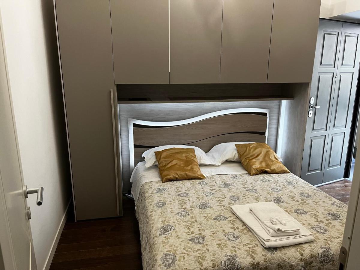 Apartment Splendido Trilocale Zona Isola Milan