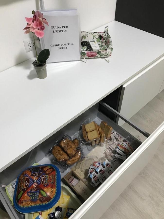 In Zona Bocconi Apartamento Milão