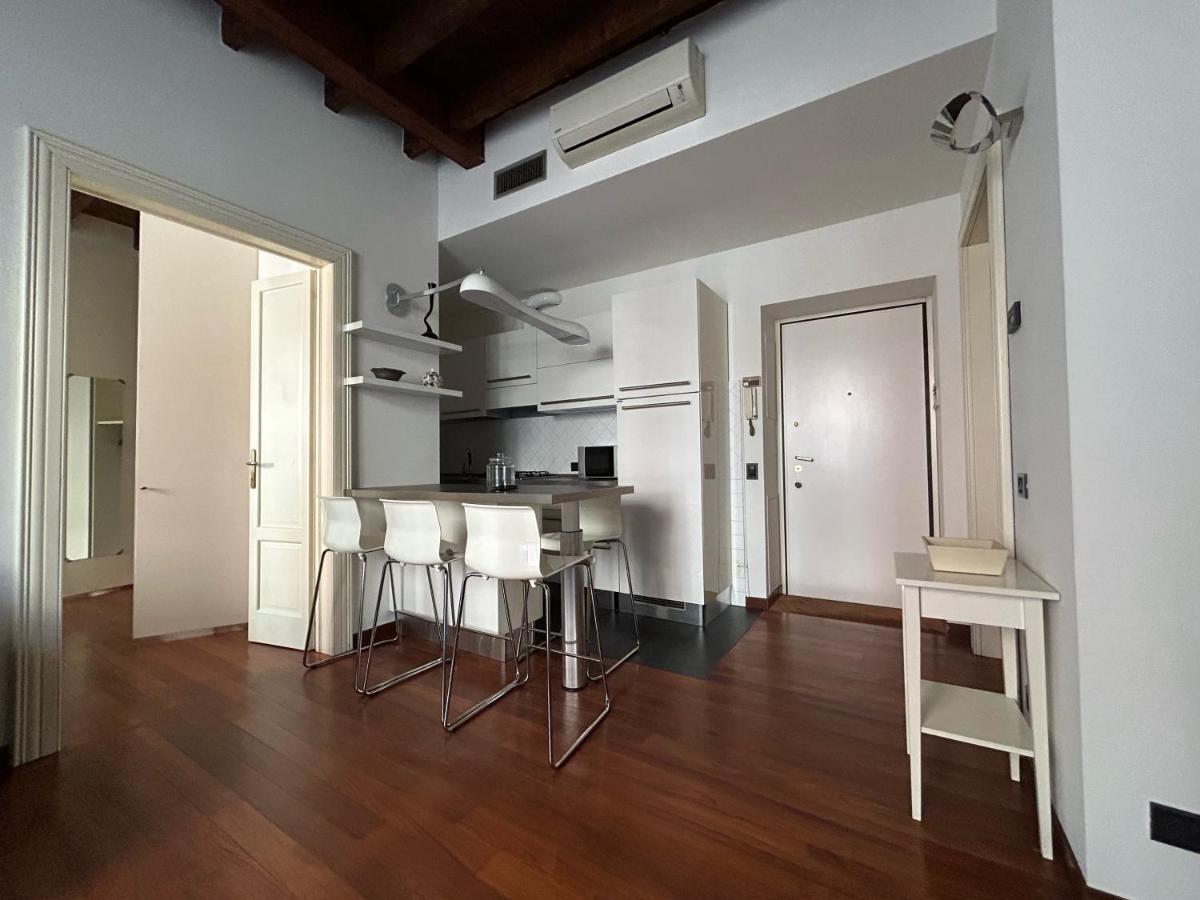 Duca Di Porta Romana, Viaorti * Milan