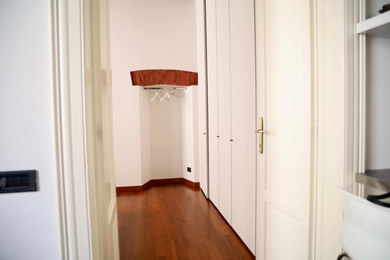 Duca Di Porta Romana, Viaorti * Milan