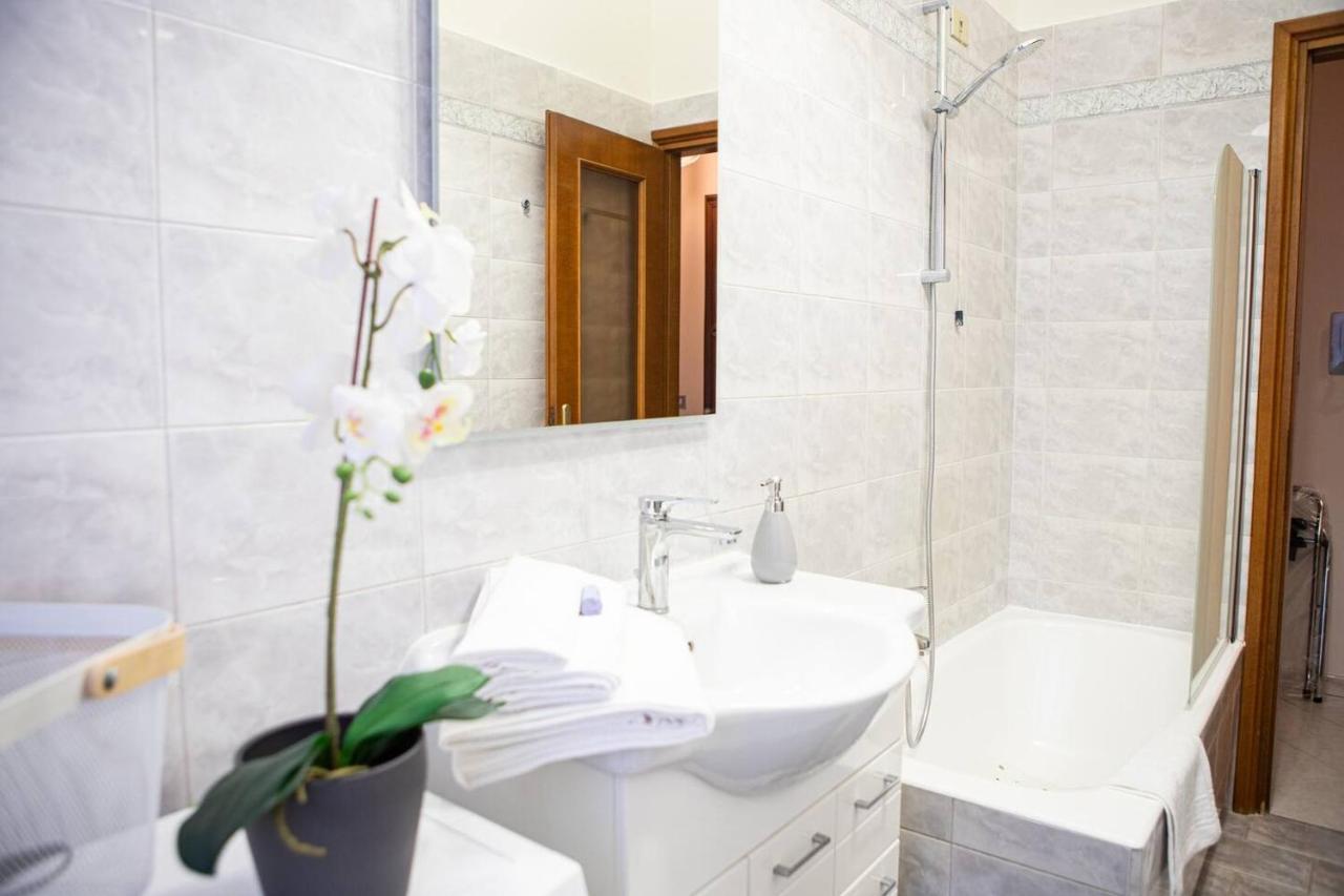 Apartment Delightful Shanti Milan