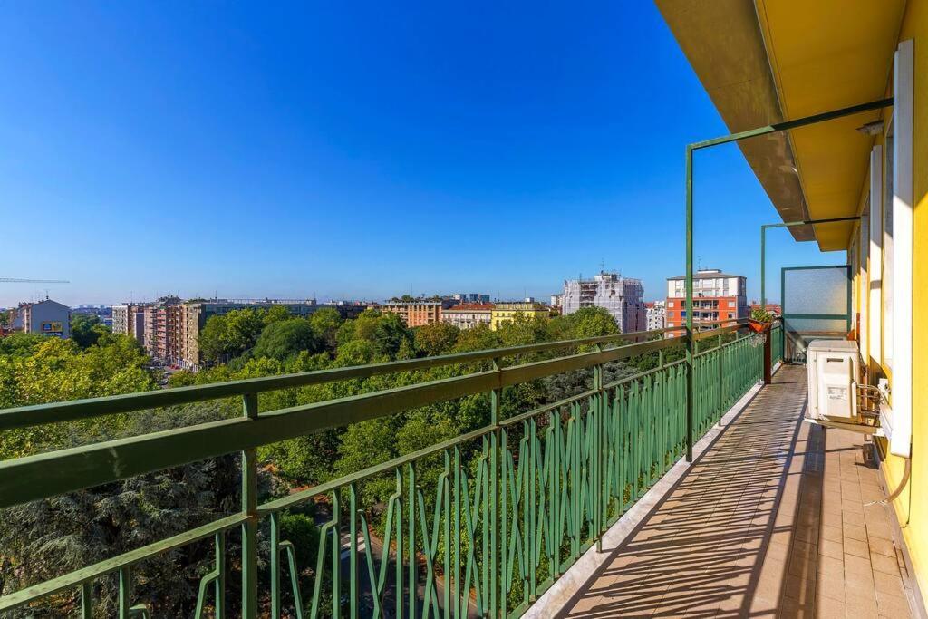 Sunny & Updated Flat With Panoramic View 50m From M4 Stop Apartamento