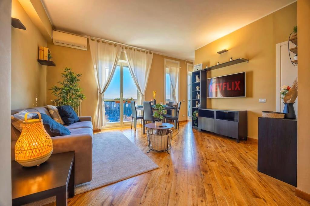 Apartamento Sunny & Updated Flat With Panoramic View 50m From M4 Stop