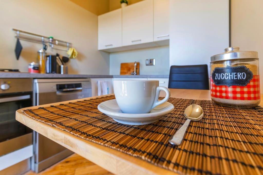 Sunny & Updated Flat With Panoramic View 50m From M4 Stop * Milão
