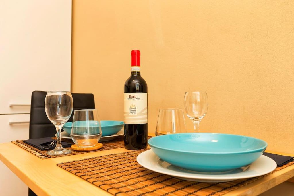 Apartamento Sunny & Updated Flat With Panoramic View 50m From M4 Stop Milão