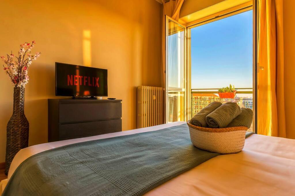 Sunny & Updated Flat With Panoramic View 50m From M4 Stop Apartamento Milão