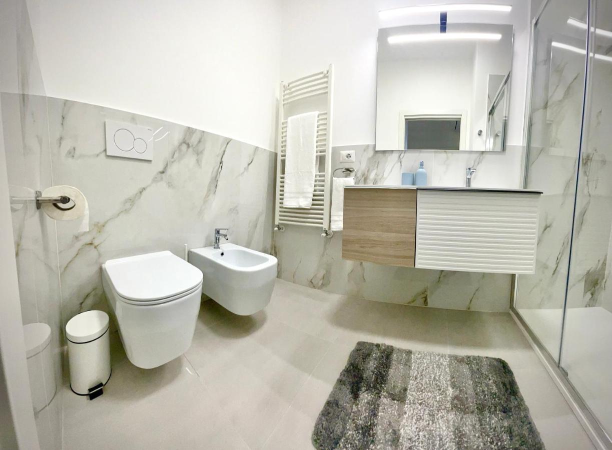Luxury 2 Bedroom Apartament, Close To San Siro, Fiera And 10 Min Metro To Duomo Milan