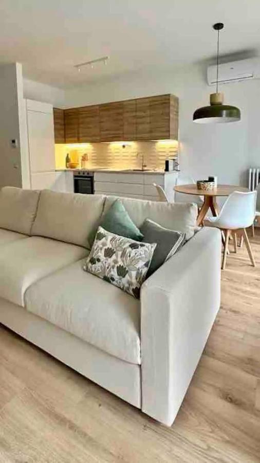 Luxury 2 Bedroom Apartament, Close To San Siro, Fiera And 10 Min Metro To Duomo * Milan