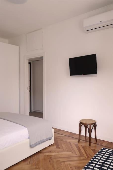 Appartamento Bilocale Metro 4 Blu Frattini - Airport Linate