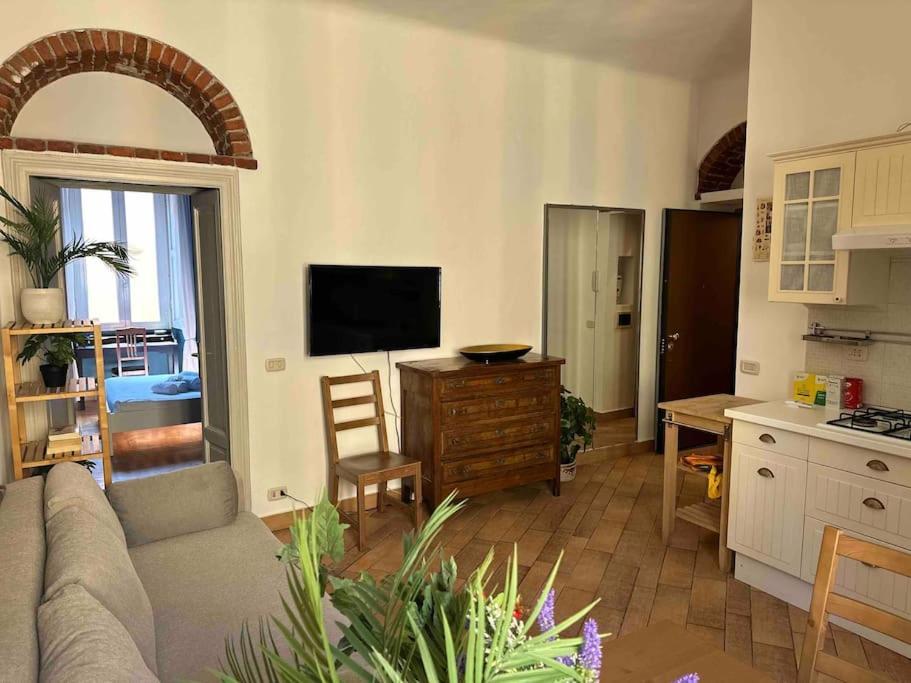 Xenia - Charming Garden In Porta Venezia Apartment *