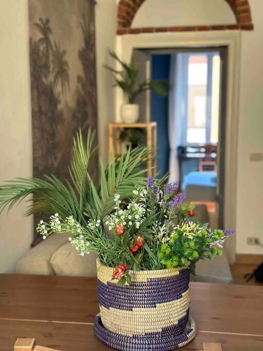 Xenia - Charming Garden In Porta Venezia Apartment Milan