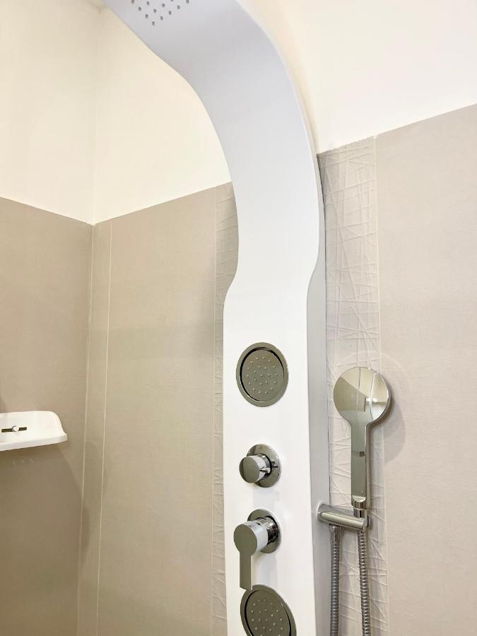 The White House, Modern In Center Apartment Milan