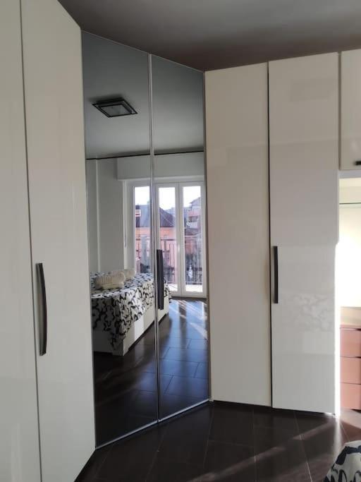 Apartment Bilocale Luminoso E Accogliente Zona Marche Milan
