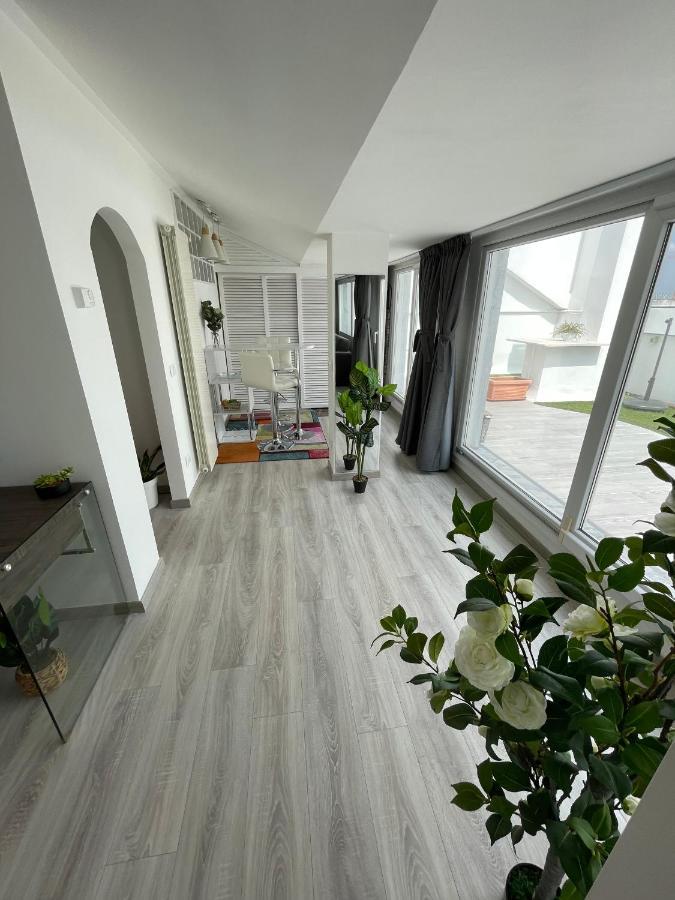 Appartamento Con Ampia Terrazza E Vista Su