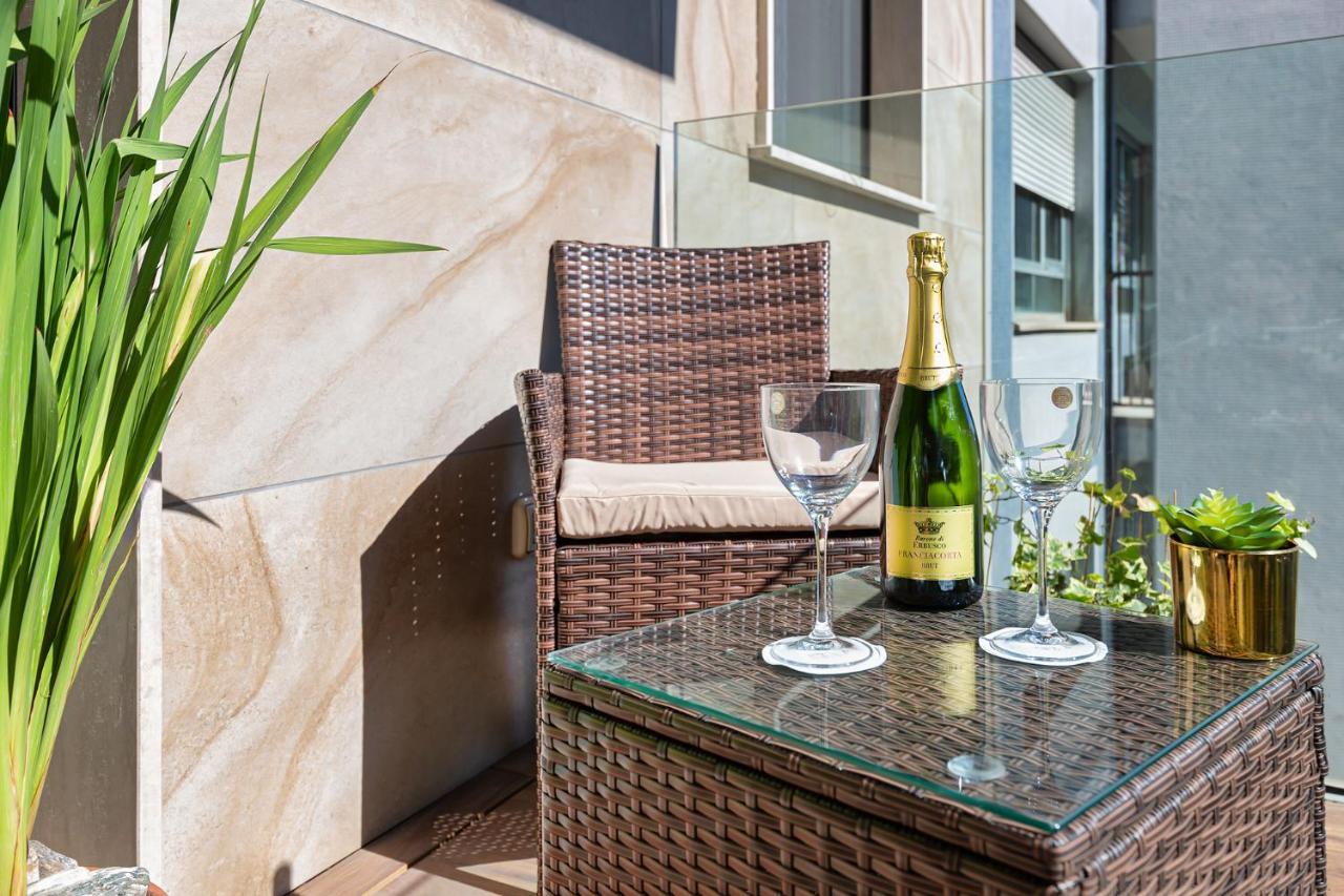 Central/garibaldi Luxurious Two-room Apartment. Apartment Milan