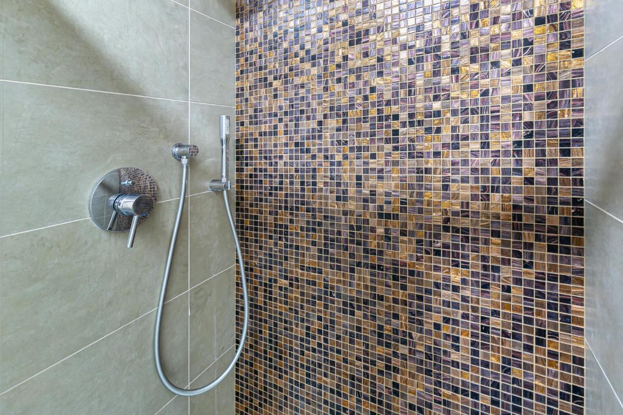 Central/garibaldi Luxurious Two-room Apartment. *