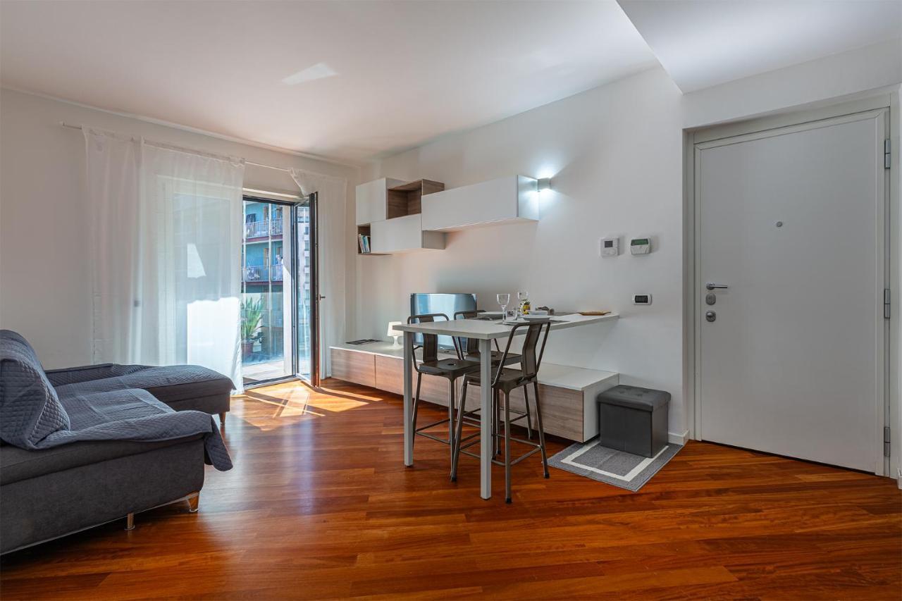 Central/garibaldi Luxurious Two-room Apartment. Apartment Milan