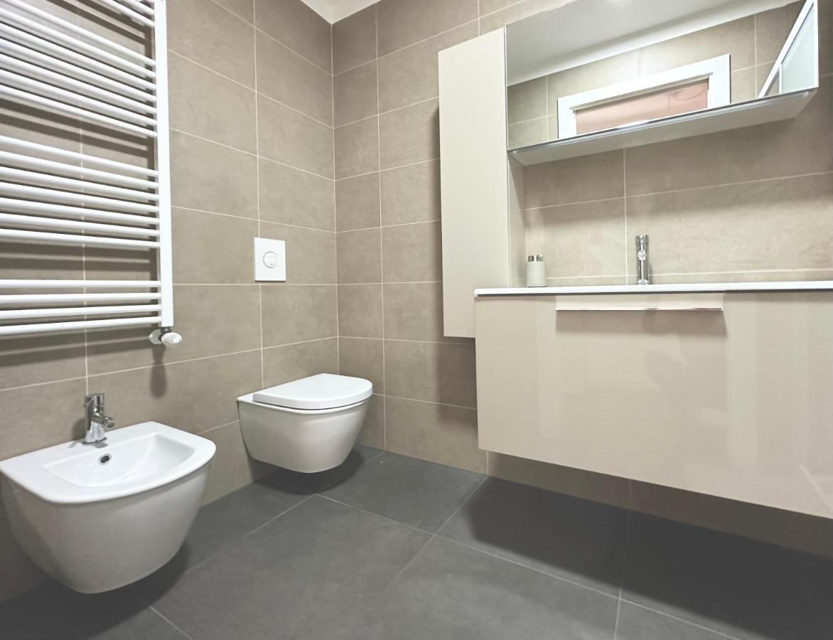 Central/garibaldi Luxurious Two-room Apartment. Apartment *