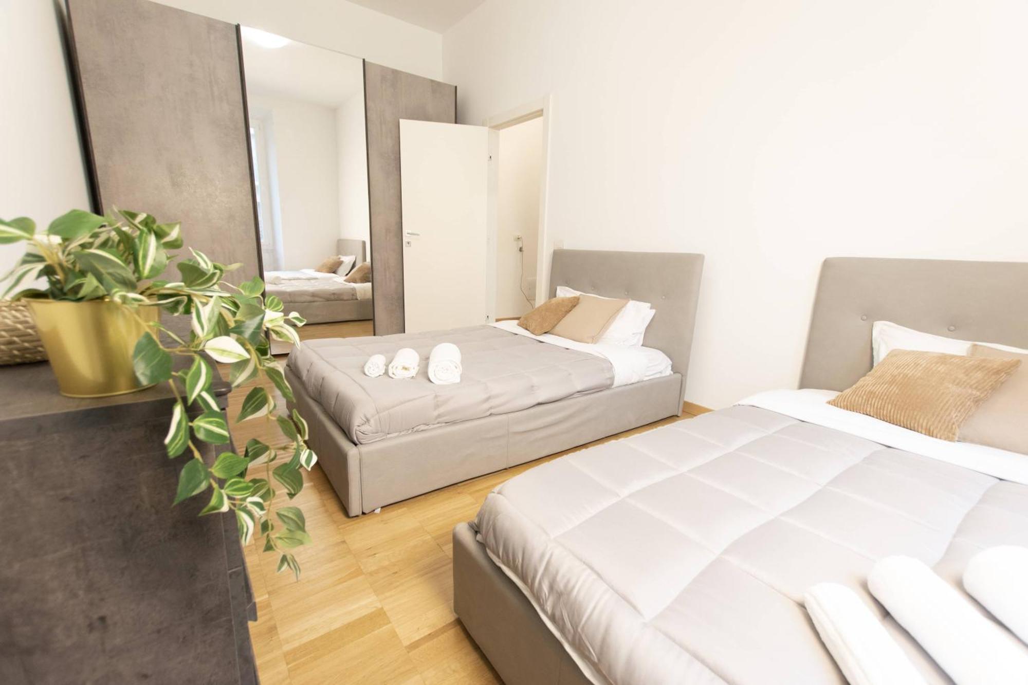 We - Premuda Boutique, * Milan