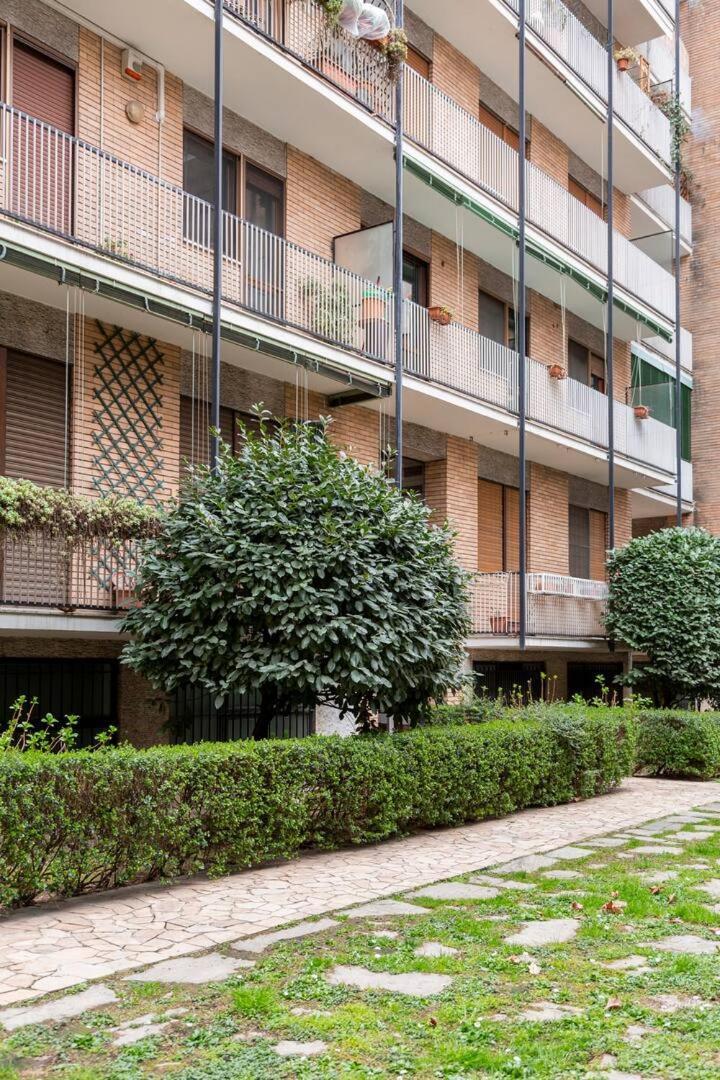 Confortevole Stanza In Condiviso A Due Passi Dall'aeroporto Di Linate Homestay