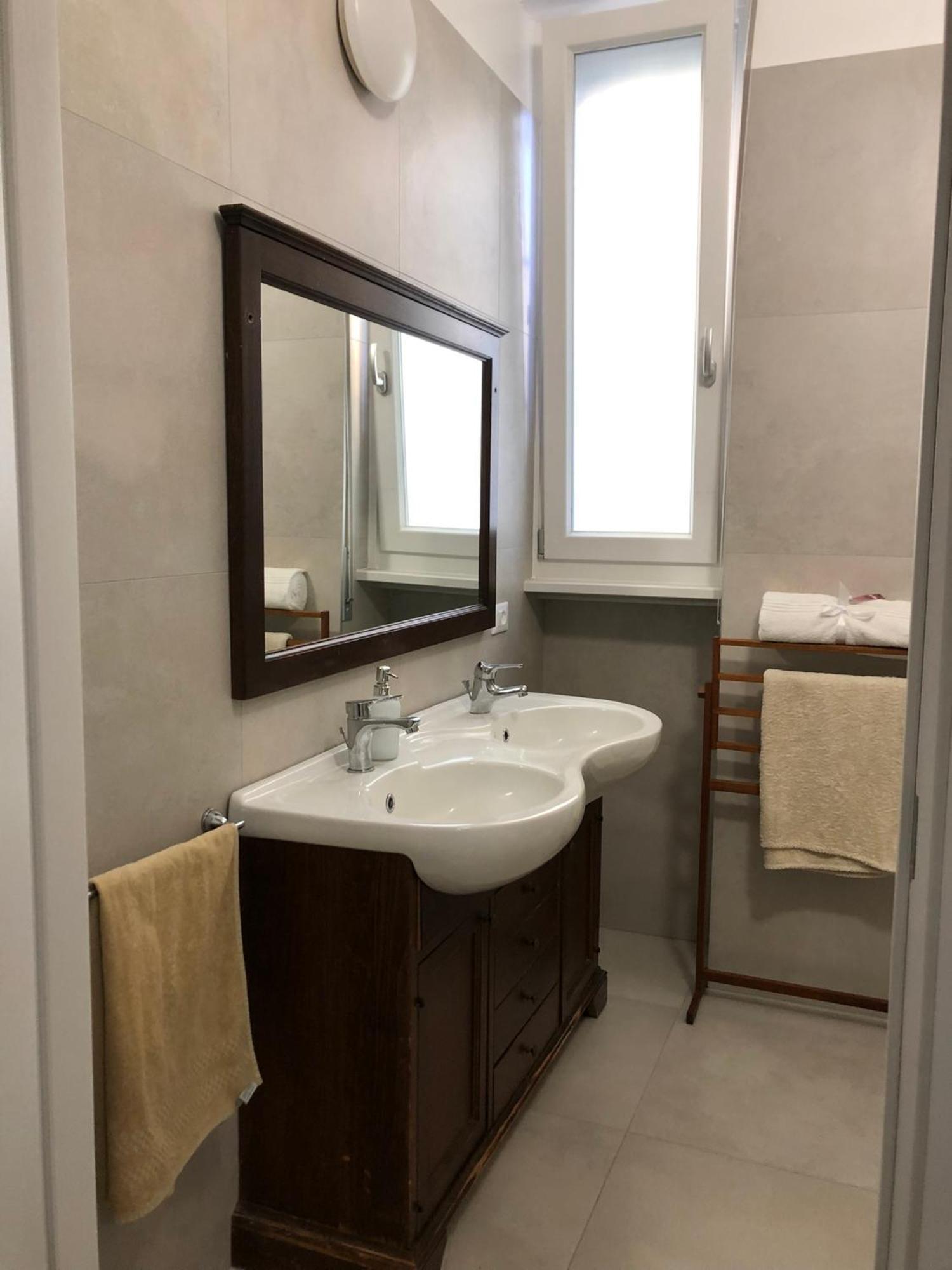 Bilocale In Bande Nere-metro Rossa Duomo Apartment Milan