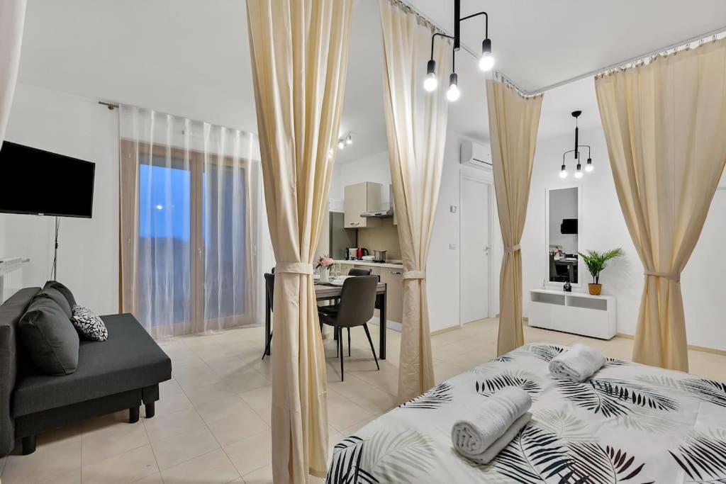 Apartamento Private Parking-terrace10 Min To Linate Airport Milão